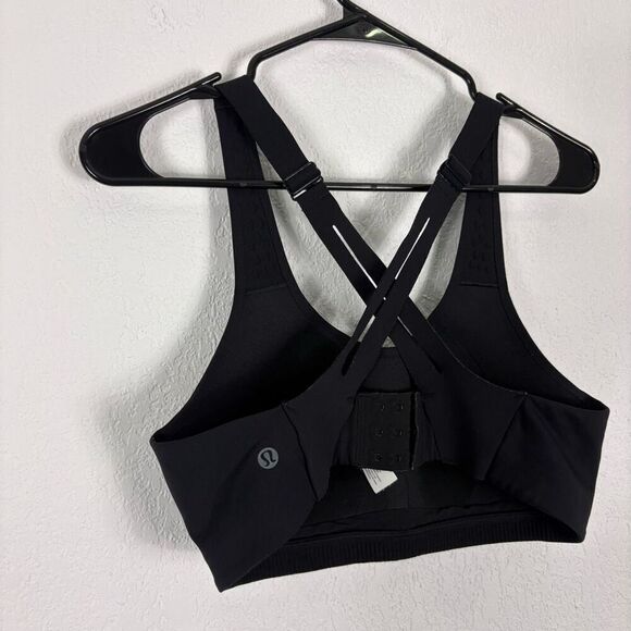 Lululemon Sports Bra Black Criss Cross Strap Back Molded Cup Clasp Closure Back - Picture 6 of 9